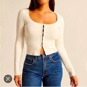 Abercrombie • Cream Hook and Eye Cardigan Sweater